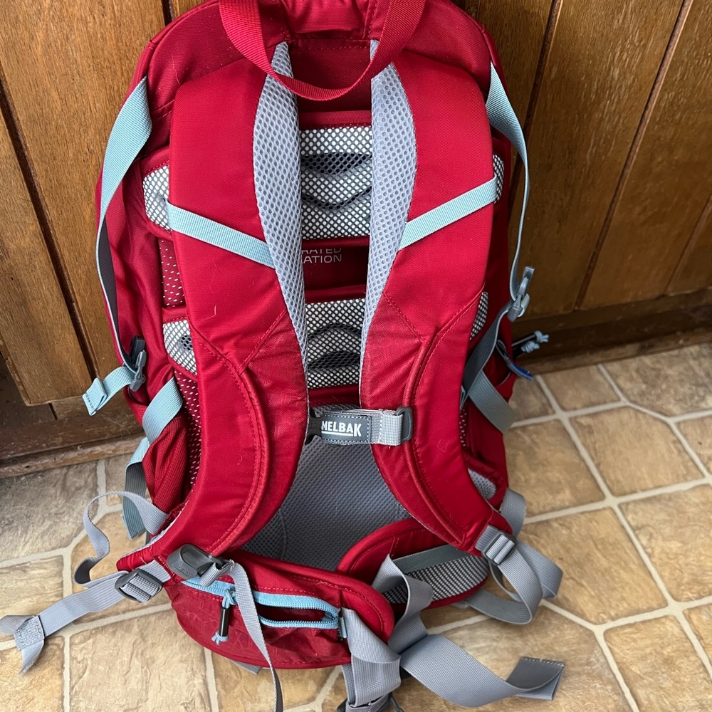 Camelbak Sequoia 18 Red Hiking Backpack - Picture 2 of 7
